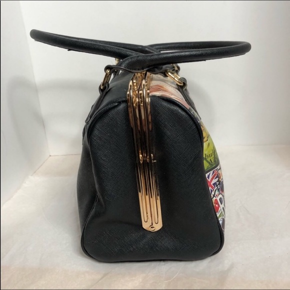 Adorable newsprint doctor bag - Picture 5 of 7